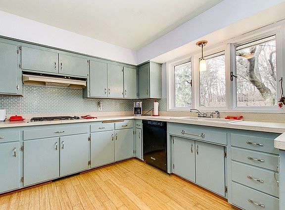 5th image of 221 Kennard St