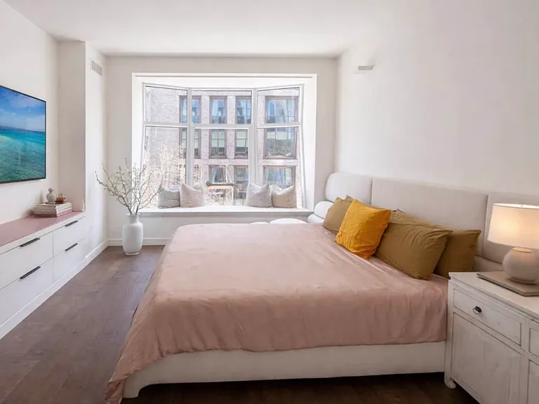 515 W 18th St #605 — Photo 7