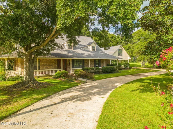 20162 Lovers Ln, Long Beach, MS 39560