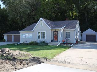 220 W Central Ave, Estherville, IA 51334