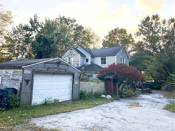 3rd image of 825 Youngstown Lowellville Rd