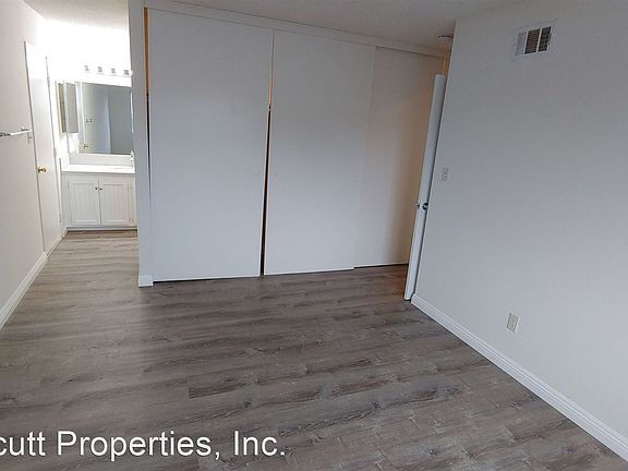 4th image of 3211 Eichenlaub St