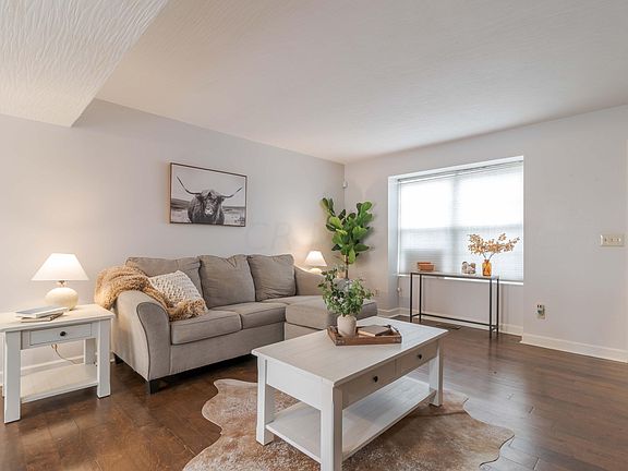 3rd image of 5033 Singleton Dr #25-B