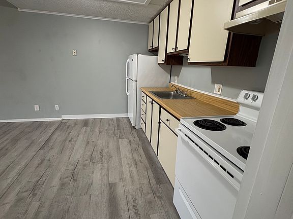2nd image of 37917 Hillside Ln #37917