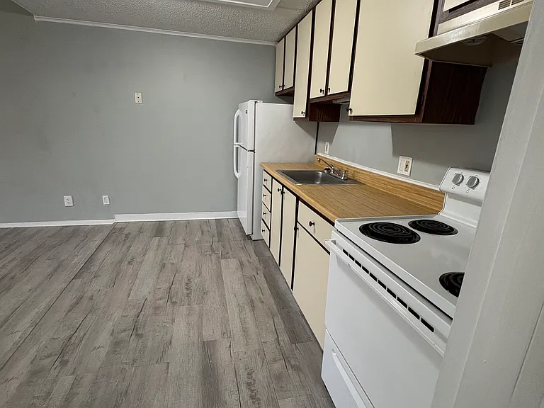 37917 Hillside Ln #37917 — Photo 2
