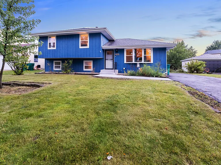 Langsford Ln — Photo 37