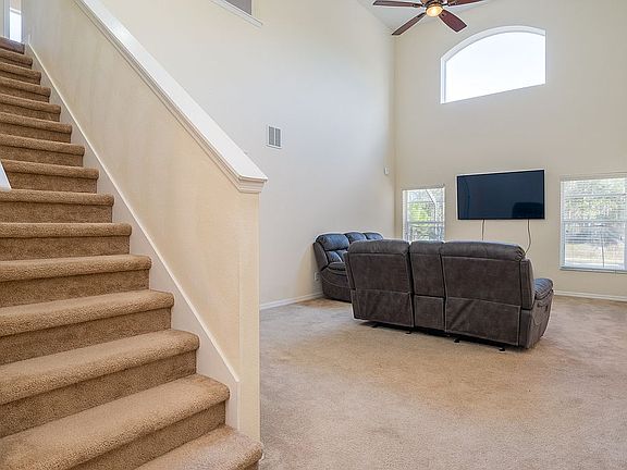 4th image of 166 African Daisy Ct