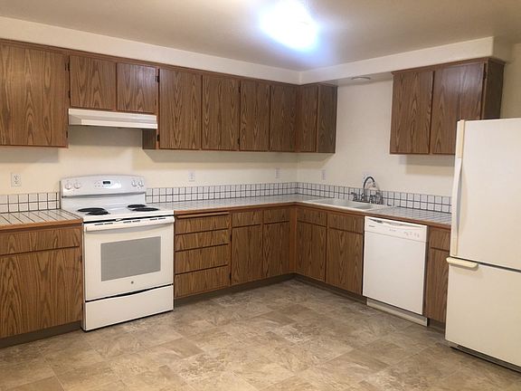 2nd image of 624-630 E 9th St