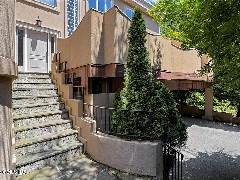 2 Stormy Circle Dr — Photo 2
