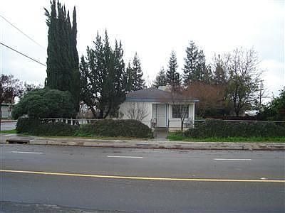 2nd image of 702 1/2 Faller Ave