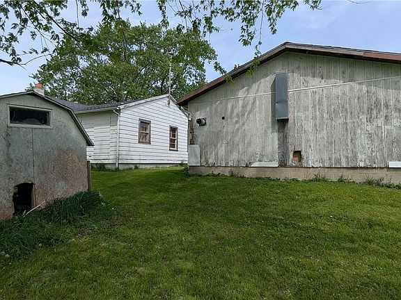 3rd image of 473 Van Buren St