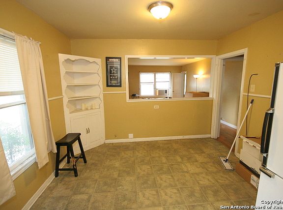 4th image of 142 Meredith Dr