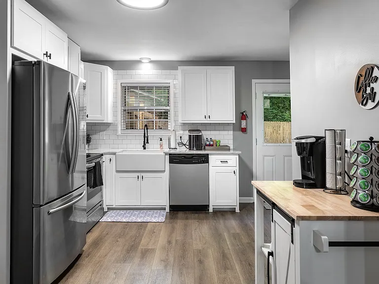 860 Davis St — Photo 10