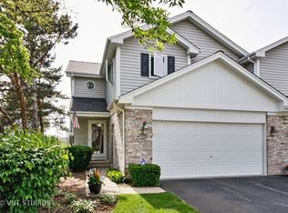 906 Garrett St, Westmont, IL 60559