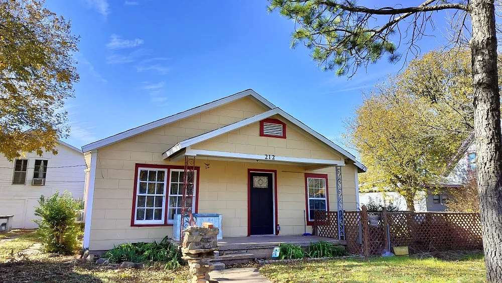 5 bed, 1600 sqft, $550 — Photo 1