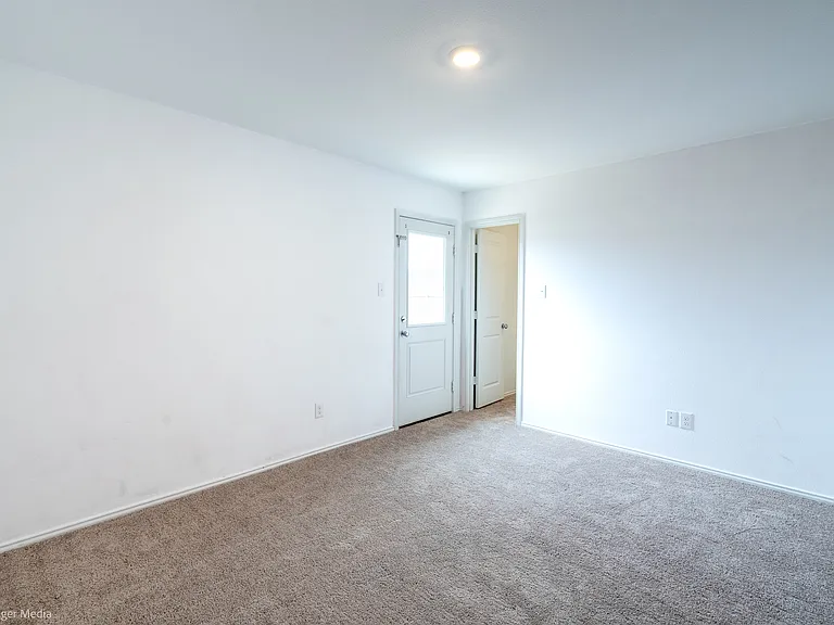 6638 Loy Dr — Photo 16