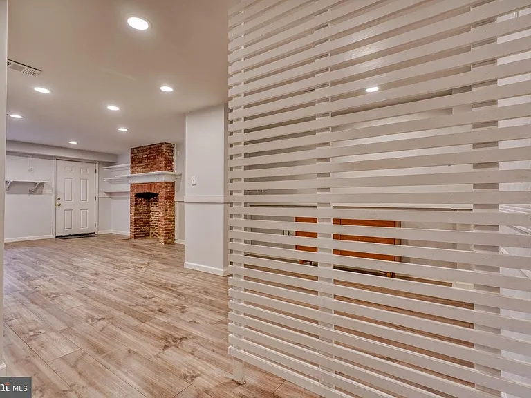 1511 W Lombard St — Photo 25