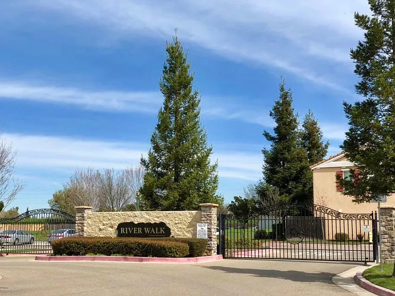 1412 Cat Tail Dr — Photo 12