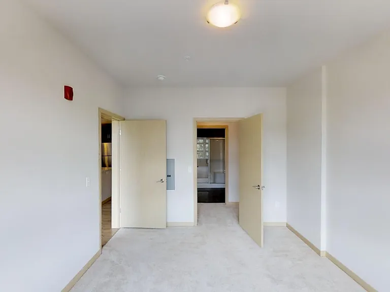 902 Drake St — Photo 76