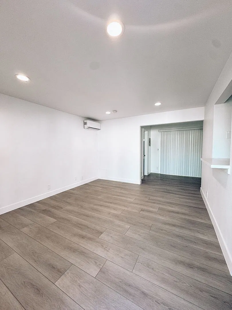 Harbor Blvd Apts. — Photo 2