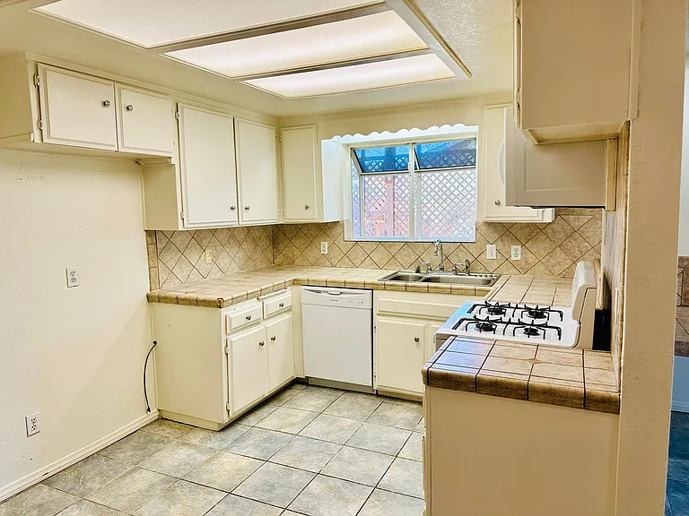 7578 Paisley Ave — Photo 14