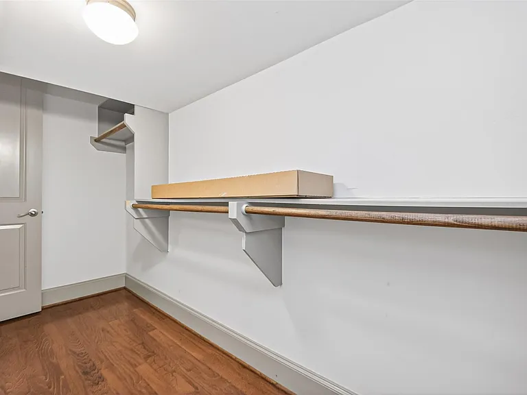 308 W Bell St — Photo 12