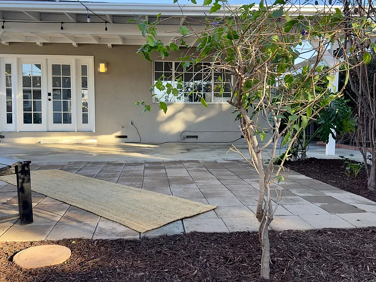 2133 N Buena Vista St — Photo 53