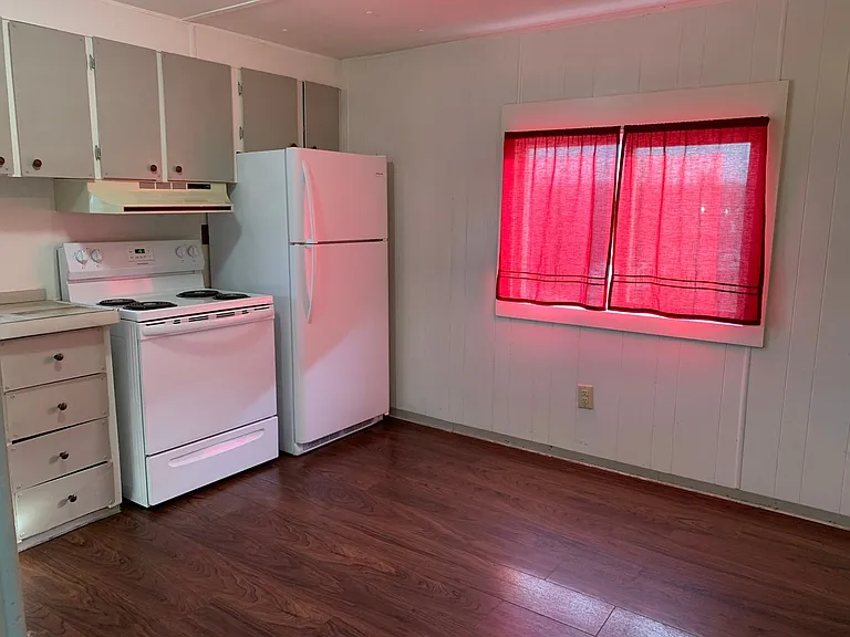 1150 Forestvale Rd — Photo 2