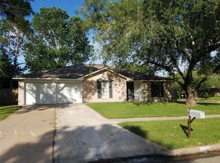 2635 Plymouth Rock Dr, Webster, TX 77598