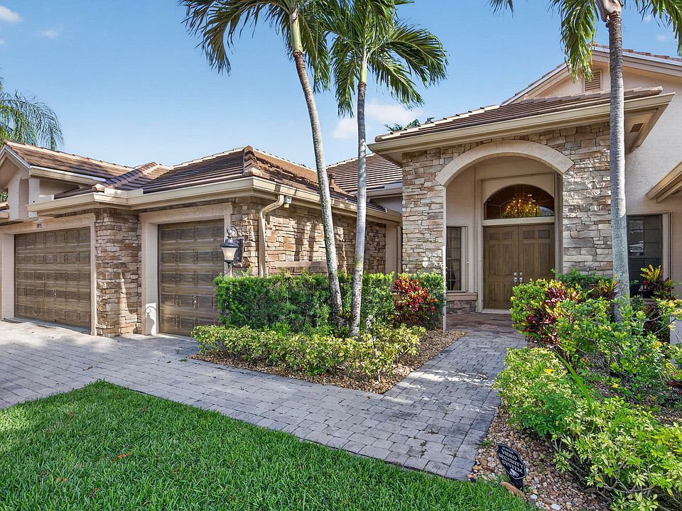 1st image of 10715 Versailles Boulevard