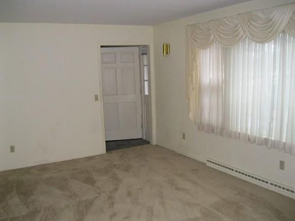5th image of 523 Winthrop Ln