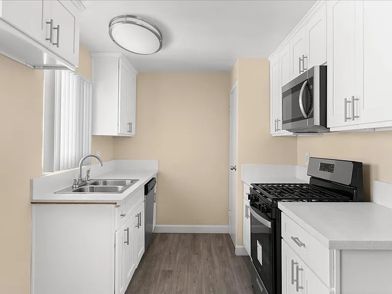 Park View Apartments- Riverside, CA — Photo 29