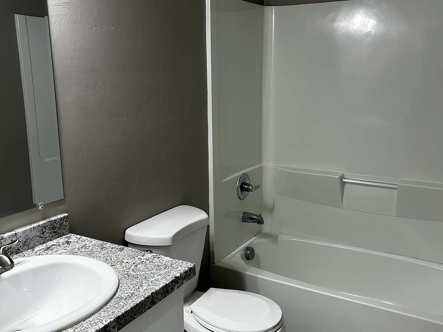 Clean & Affordable 2 Bed, 1 Bath Rental — Photo 4
