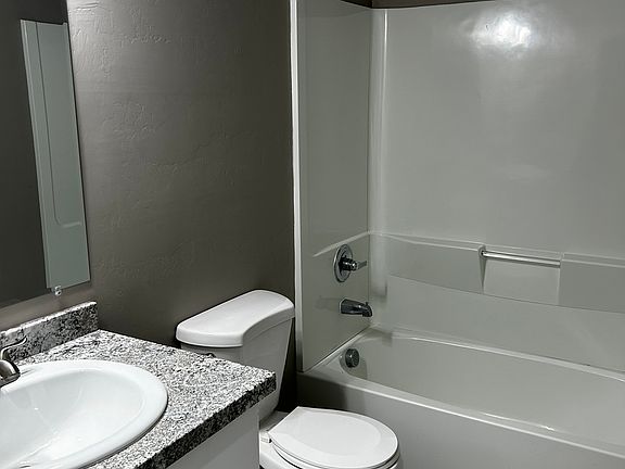 4th image of 2531 S Park Ave #B