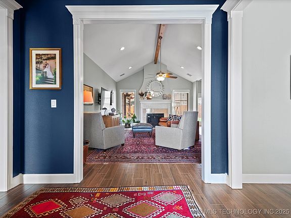 5th image of 3115 SE Montrose Dr
