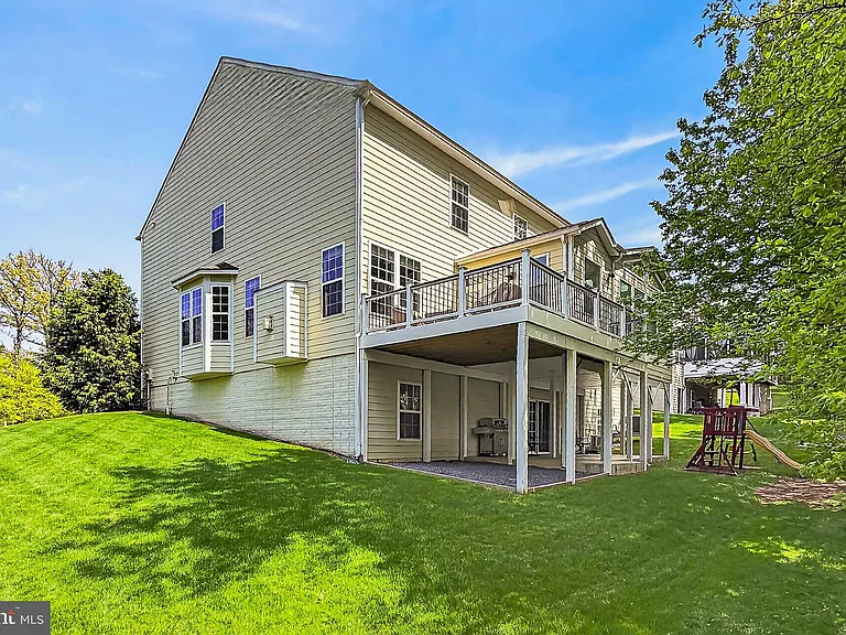 8901 Hargrove Ct — Photo 47