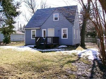 1st image of 201 E Willow Dr