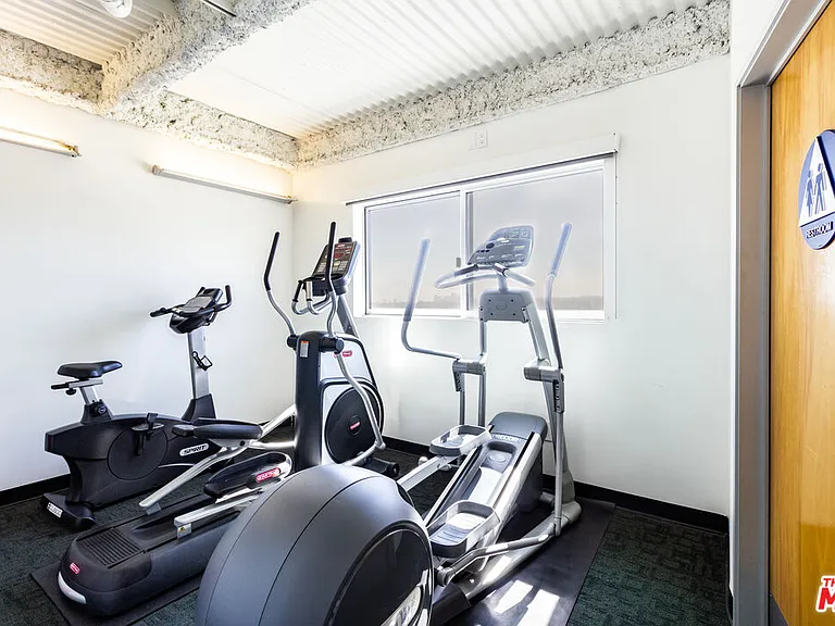 838 N Doheny Dr #203 — Photo 32