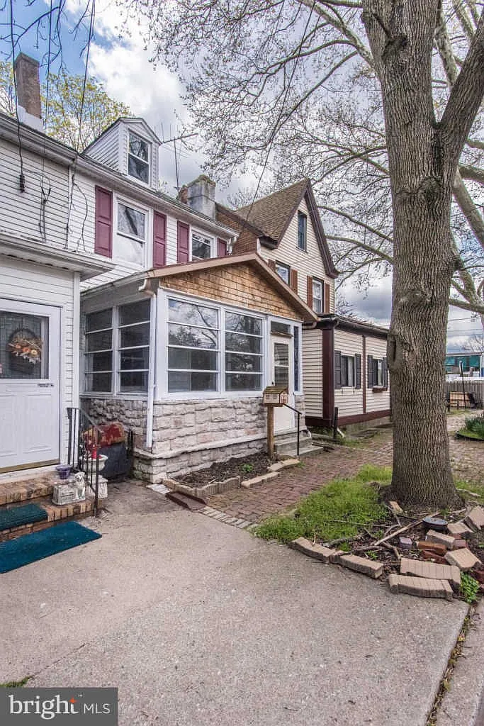 523 Locust St photo 1