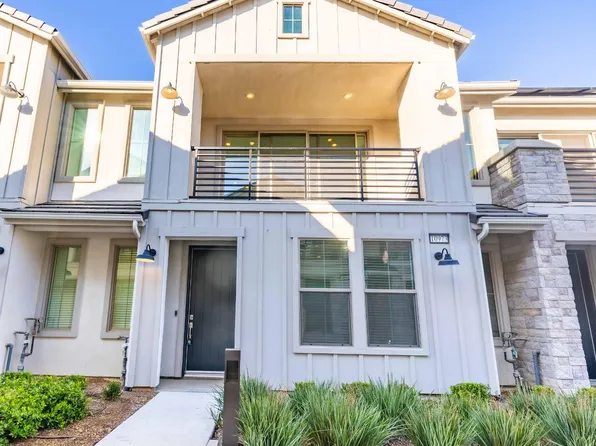 10973 N Blackberry Dr, Fresno, CA 93730