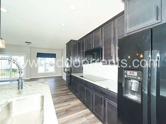 5th image of 2940 W New York St