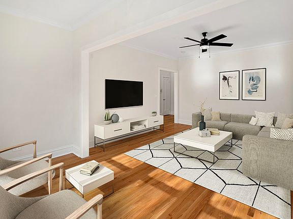3rd image of 7042 N Greenview Ave APT 1S