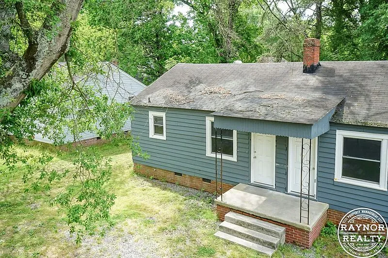 2 bed, 1.0 bath, $700 — Photo 2