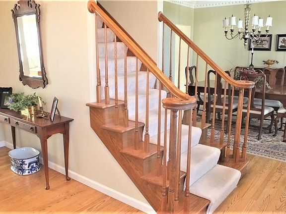 3rd image of 50 Deerfield Ln