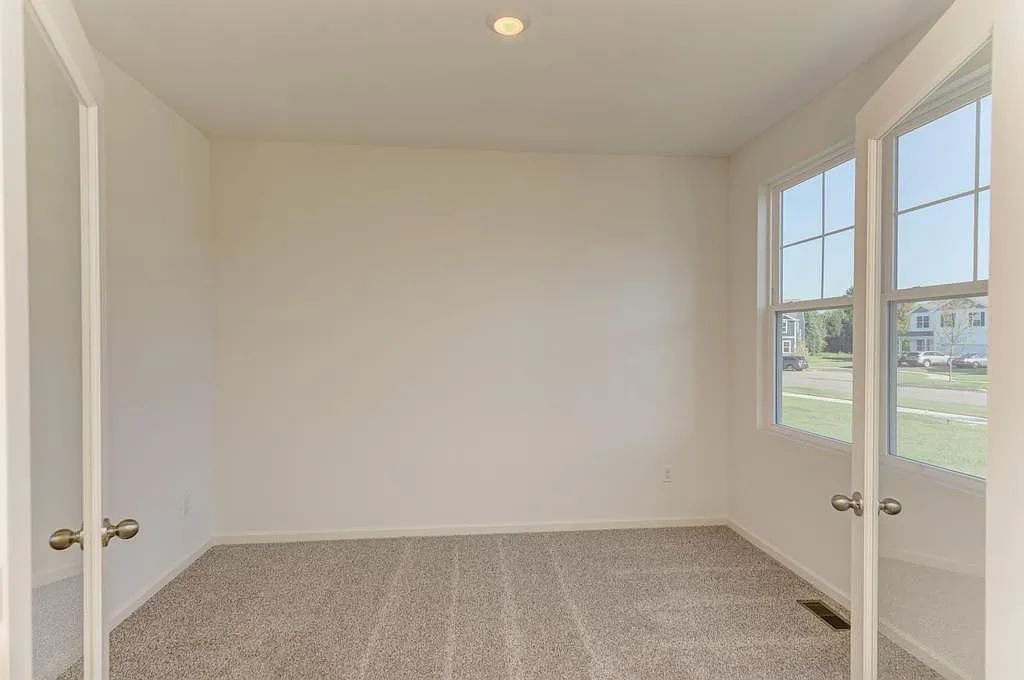4 bed, 2.5 bath, 2600 sqft, $3,800 — Photo 3