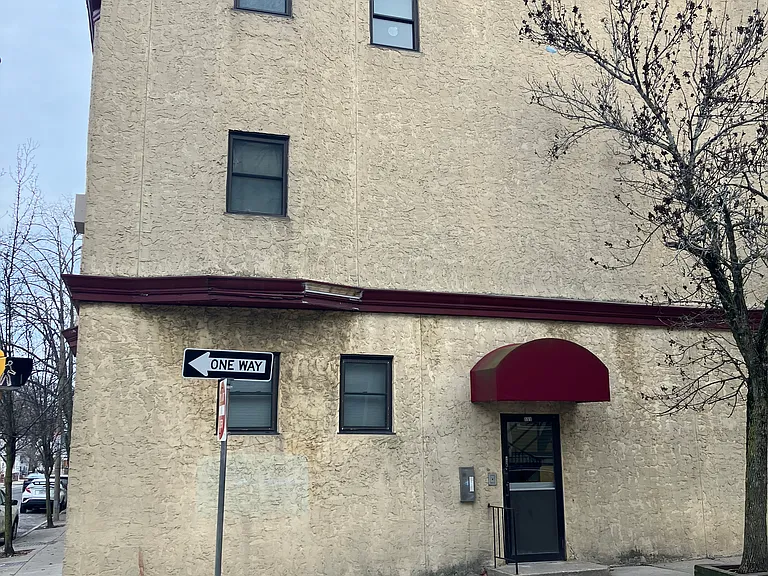109 Walnut St #10 — Photo 7