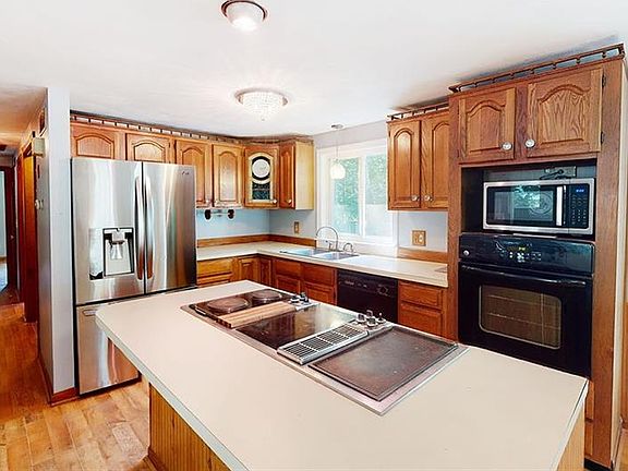 5th image of 35 Fern Dr