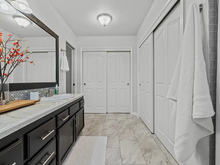1528 E Falconrim Ct — Photo 45