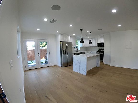 3rd image of 635 N Formosa Ave