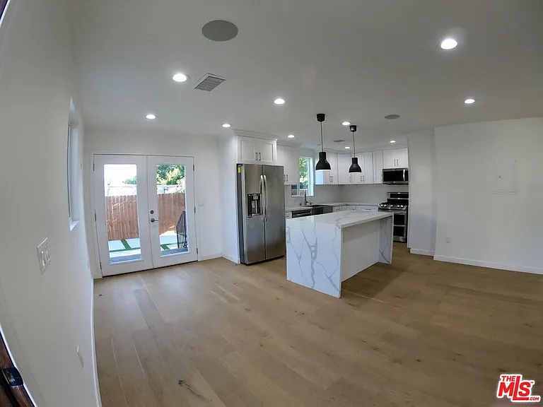 635 N Formosa Ave — Photo 3